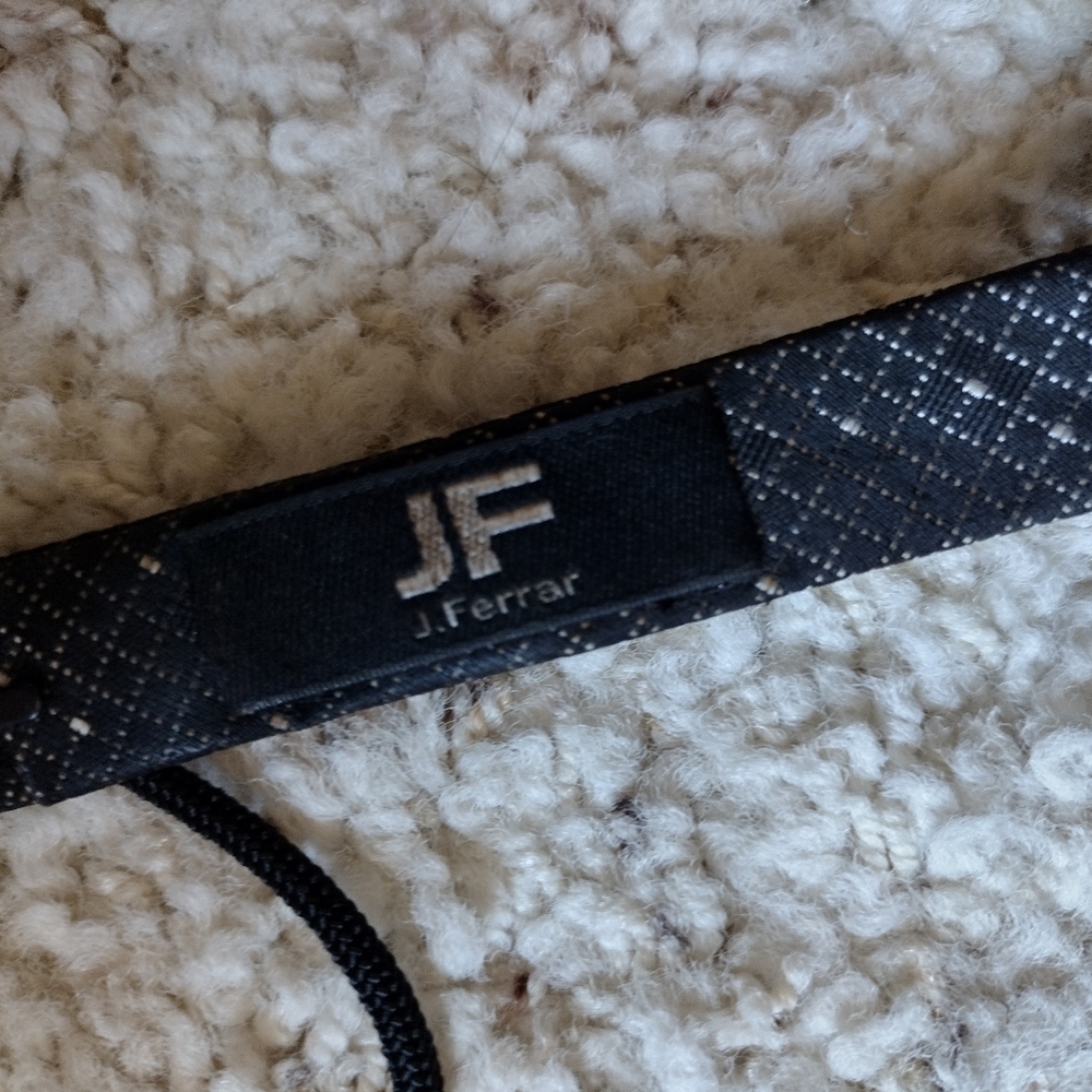 Men's bow tie